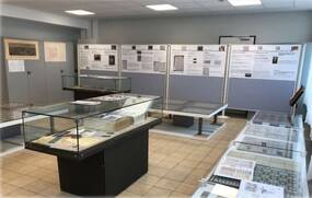 Blick in die Ausstellung über die "Ransbacher Mosaik- und Keramikfabrik"
